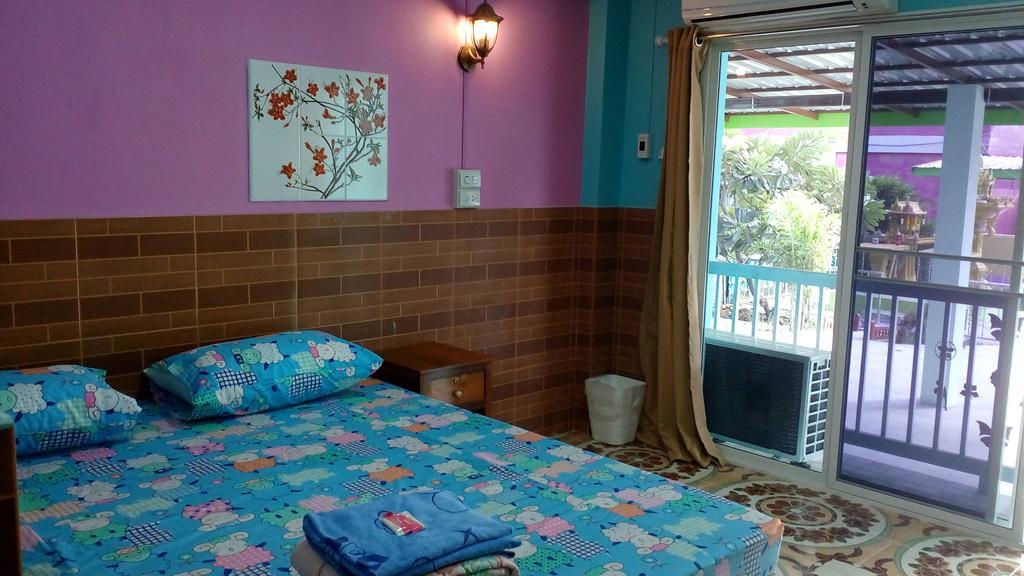 Rueangsrisiri Guesthouse 2 수코타이 객실 사진